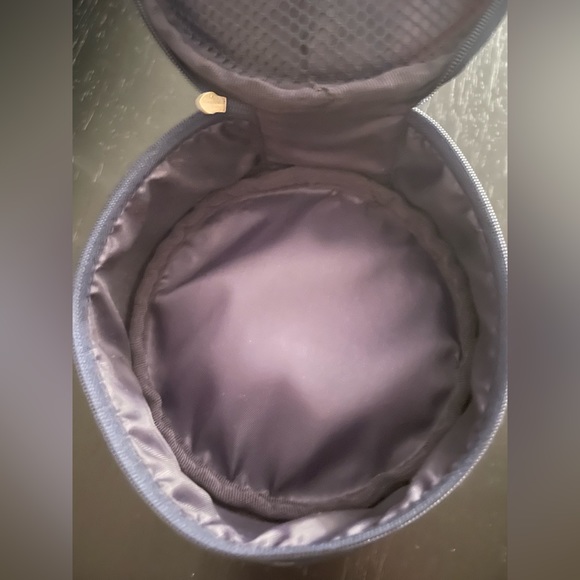 Round Cosmetics Case by Missha - Picture 8 of 8